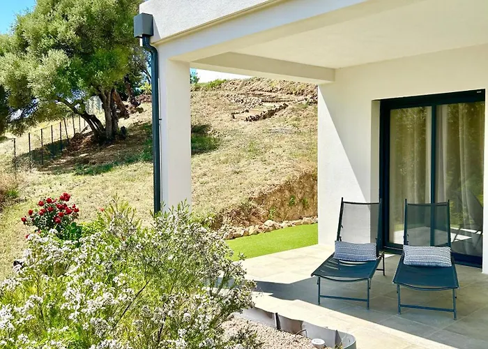Bas De Villa Avec Jardin Idealement Situe Entre Ajaccio Et Porticcio