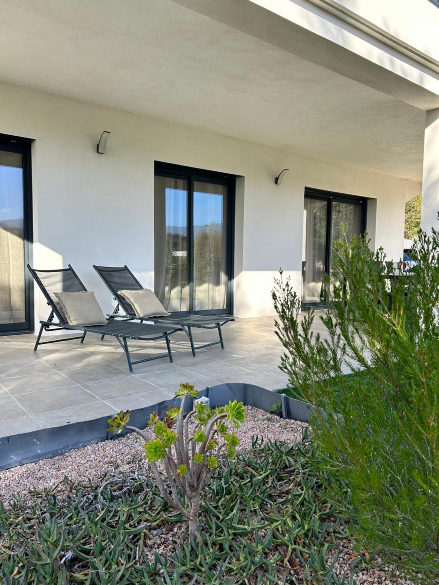 Apartment Bas De Avec Jardin Idealement Situe Entre Ajaccio Et Porticcio