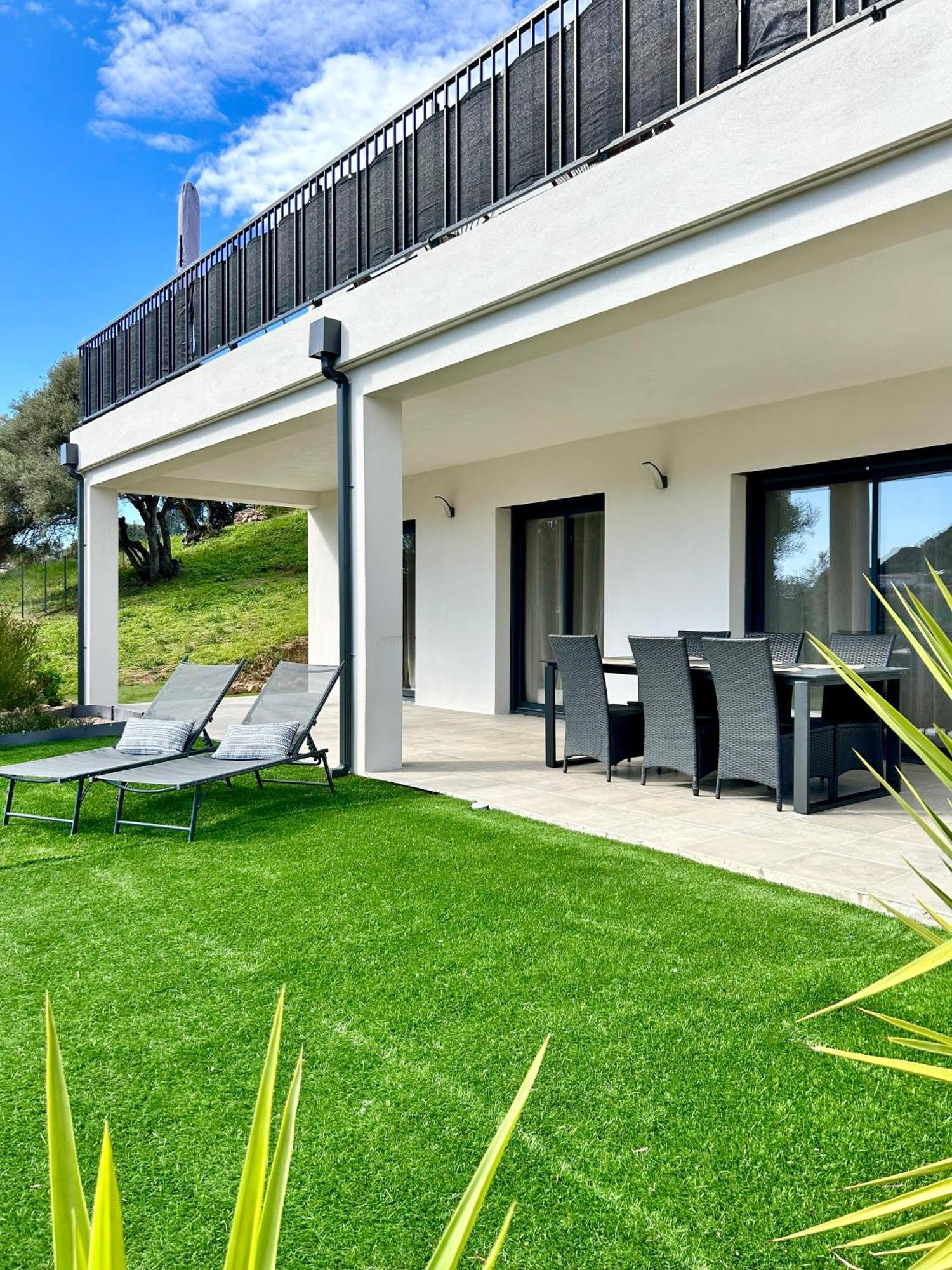 Bas De Avec Jardin Idealement Situe Entre Ajaccio Et Porticcio