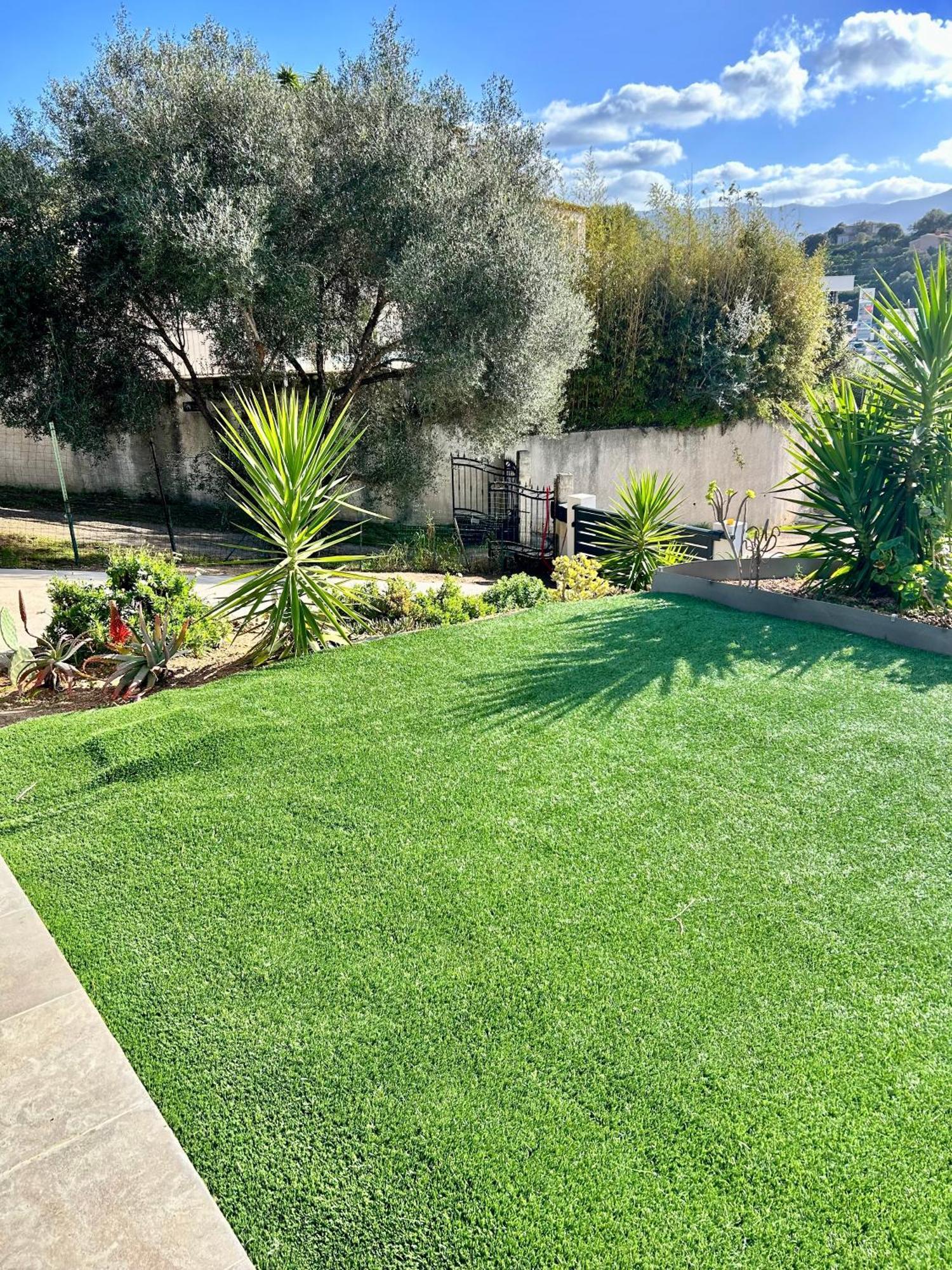 Bas De Avec Jardin Idealement Situe Entre Ajaccio Et Porticcio Appartement *